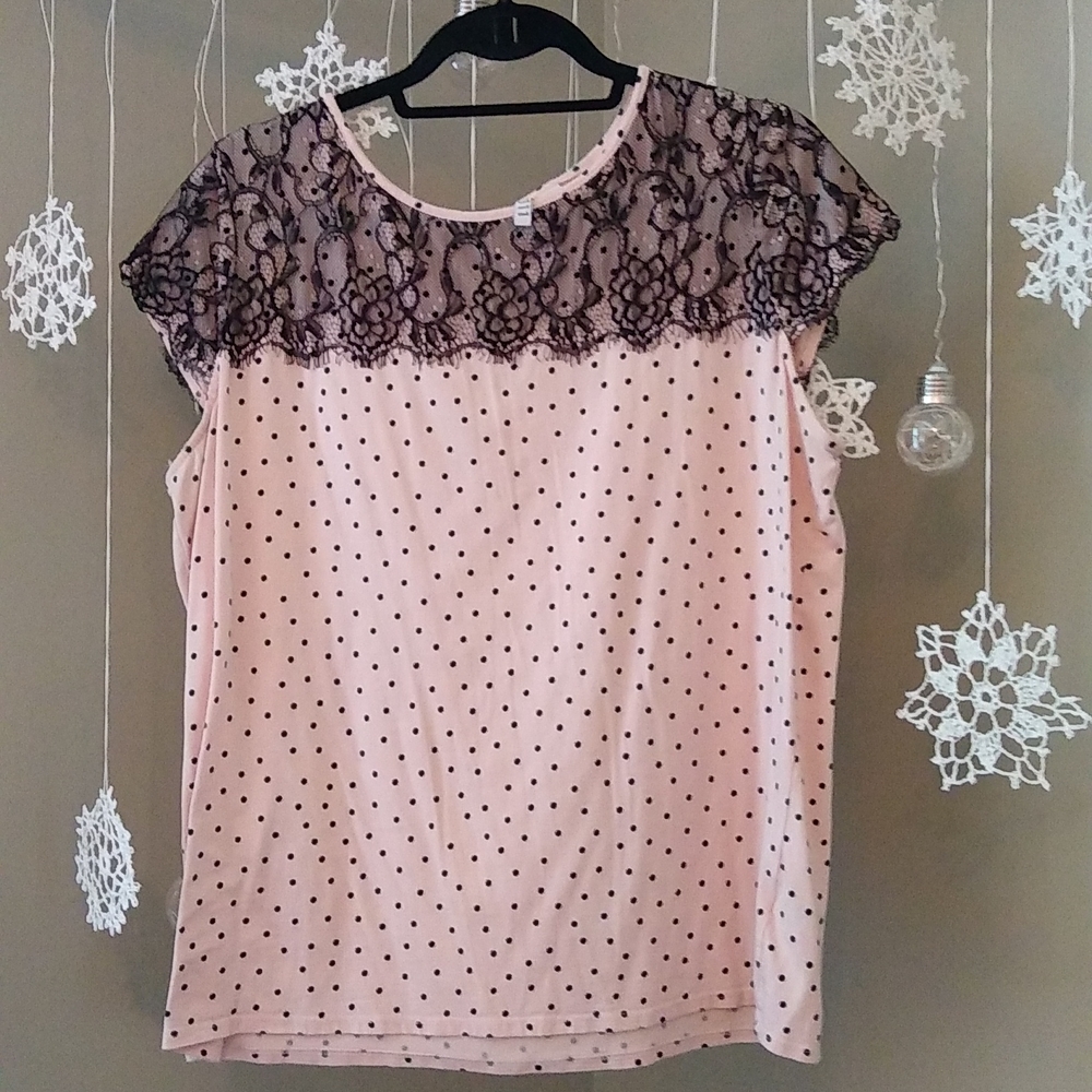 ELLE Pale Pink with Black 🖤 Polka Dots, Lace Detailed Shoulders. Size XL